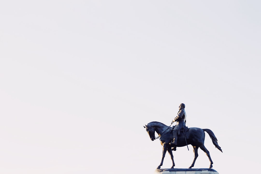 Comment assurer son cheval en 2025 : garanties, prix et conseils indispensables
