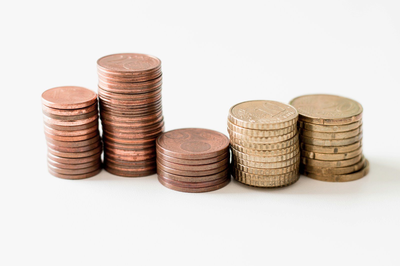 Face à l’inflation, comment les foyers reprennent le contrôle de leurs finances 